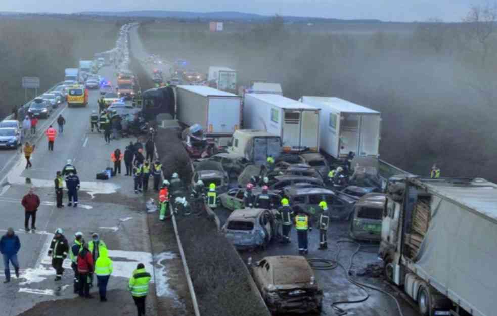 STRAVIČNA TRAGEDIJA U TURSKOJ: U lančanom sudaru POGINULO 12, a 31 povređen! Od siline udara vozila se ZAPALILA