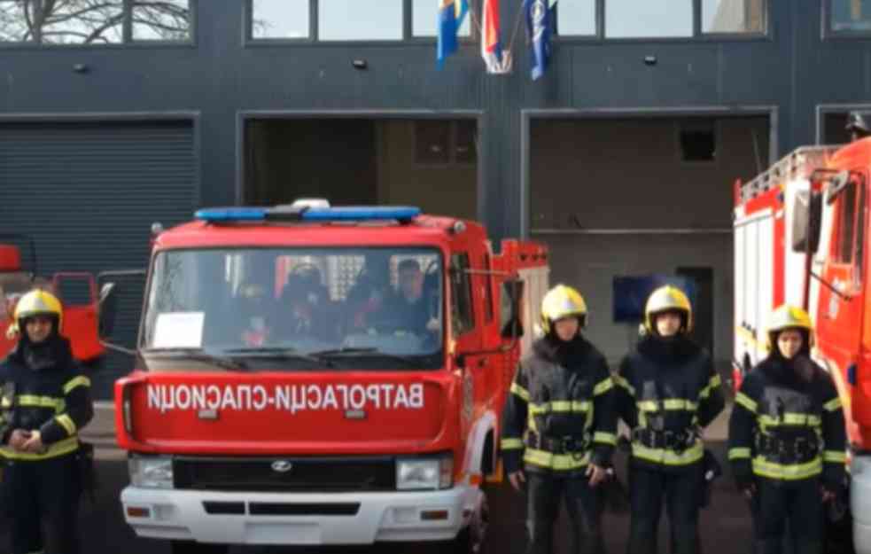 Požar u Surčinu: Vatra se sa jedne kuće proširila na još dve