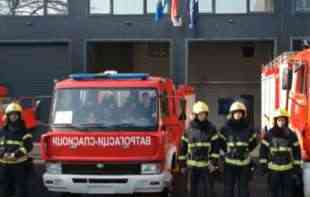 Požar u Surčinu: Vatra se sa jedne kuće proširila na još dve