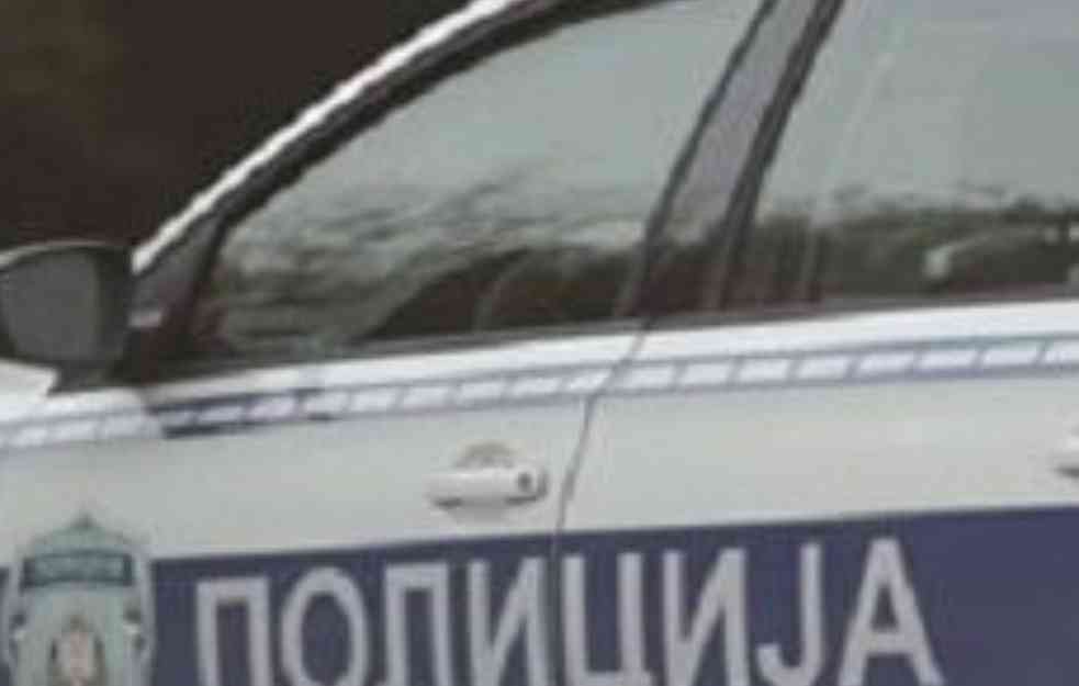 NASILNICI NAPALI POLICAJCA ZBOG KAZNE KOJU IM JE PISAO PAR DANA RANIJE: Naneli mu teške povrede, muškarac dva puta padao u nesvest