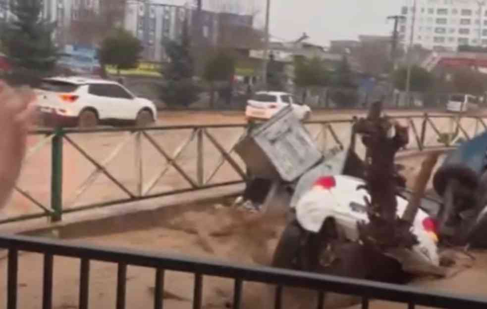 Tursku zadesila nova tragedija! NAJMANJE petoro ljudi izgubilo život u poplavama (VIDEO)