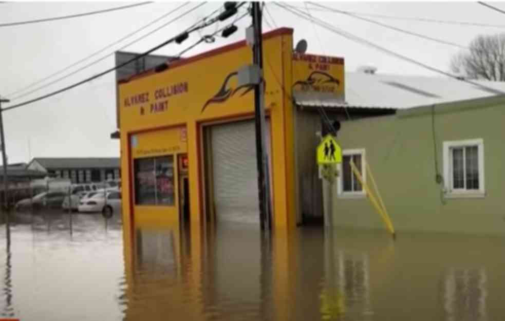 NEVIĐENE POPLAVE U ITALIJI : Evakuisano 900 ljudi