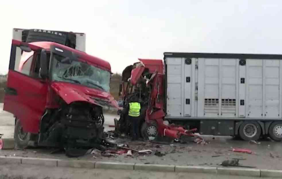 TEŽAK SUDAR NA OBILAZNICI KOD RESNIKA: Šleperi smrskani, troje povređeno, jedan u teškom stanju (FOTO)