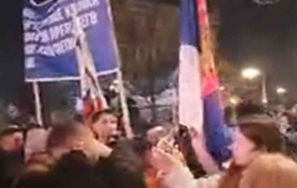 Nekoliko hiljada ljudi ispred Hrama Svetog Save na protestu zbog plana za Kosovo (VIDEO)