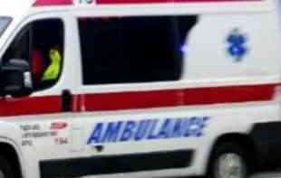 TEŠKA NESREĆA U GROCKOJ: Vozač udario u banderu, preminuo na mestu! Devojka (18) teško povređena