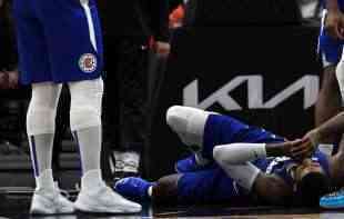 POL DŽORDŽ ZAVRŠAVA SEZONU?!? NBA zvezda gadno povredila koleno, <span style='color:red;'><b>oporavak</b></span> pod znakom pitanja (VIDEO)