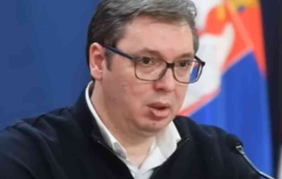 KAKAV HIT! „PLEJBOJ“ u kojem MLADI VUČIĆ pozira kao Dionis prodaje se za ogromne pare (FOTO)