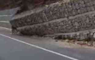 Pogledajte kako se urušio potporni zid na magistralnom putu kod Nove Varoši (VIDEO)