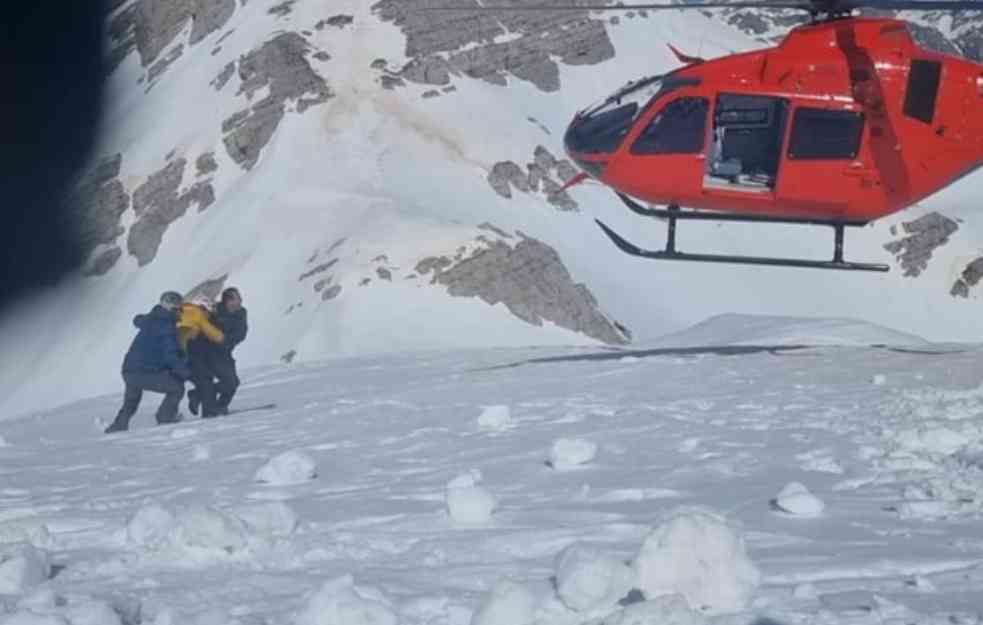 NIJE SE OSEĆAO DOBRO, TVRDE OSTALE PLANINARI: Američki planinar umro na Mont Everestu