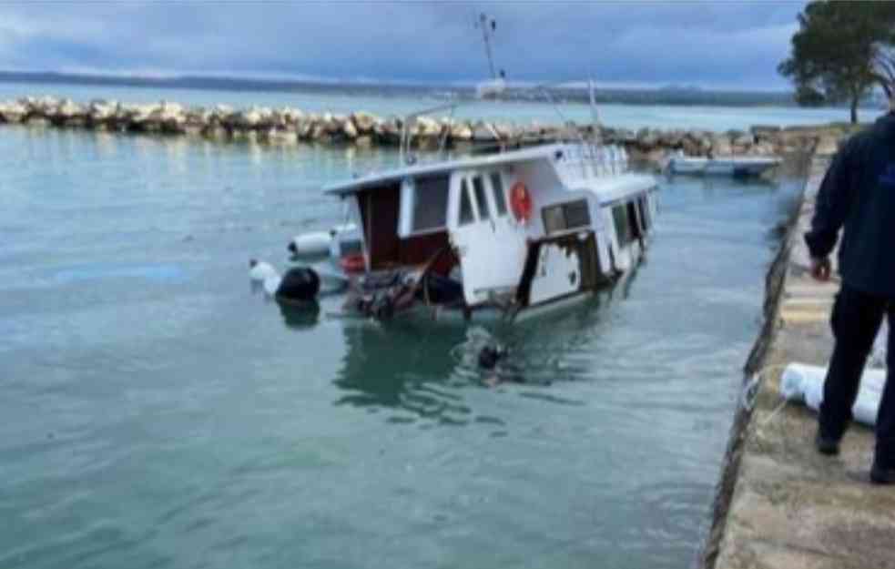 Olujno nevreme potopilo brod u Hrvatskoj, oštećen i trajekt