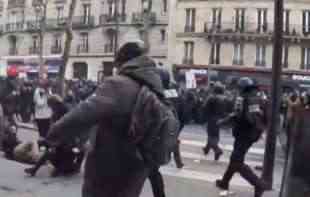 ŽESTOKI SUKOBI SA SPECIJALCIMA U PARIZU: Letelo kamenje, ispaljeni suzavci (VIDEO, FOTO)
