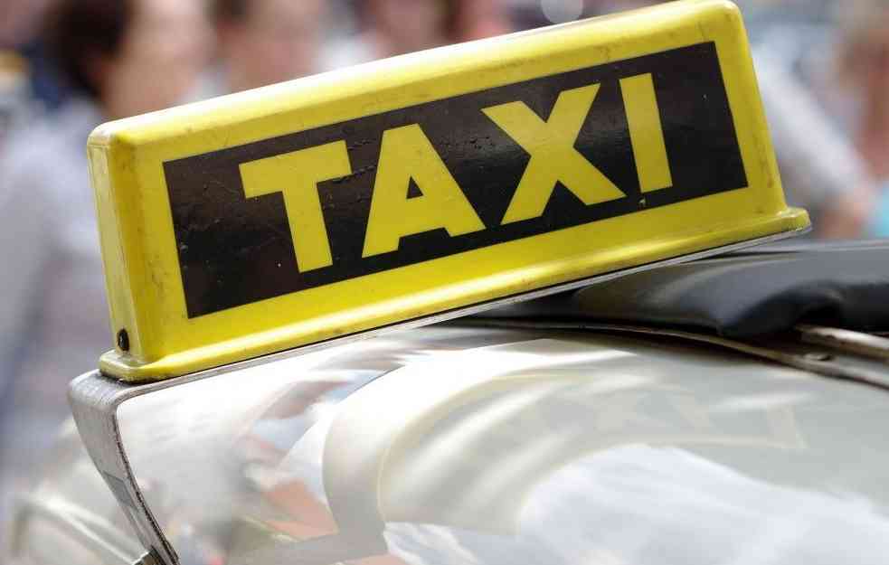 DA LI BI KORISTILI USLUGE OVAKVOG TAKSIJA? Taksi bez vozača dostupan u predgrađu Pekinga