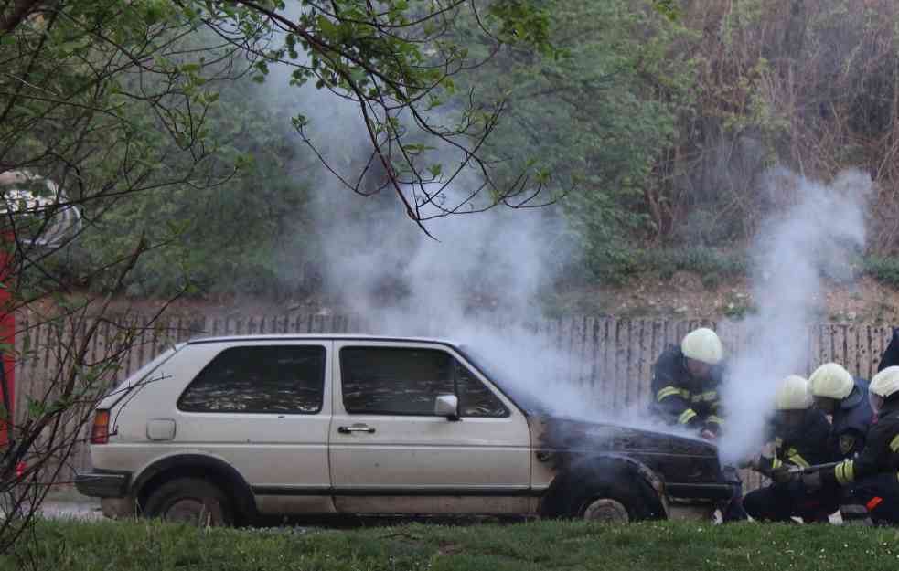 U Zubinom Potoku zapaljena dva automobila u vlasništvu Srba