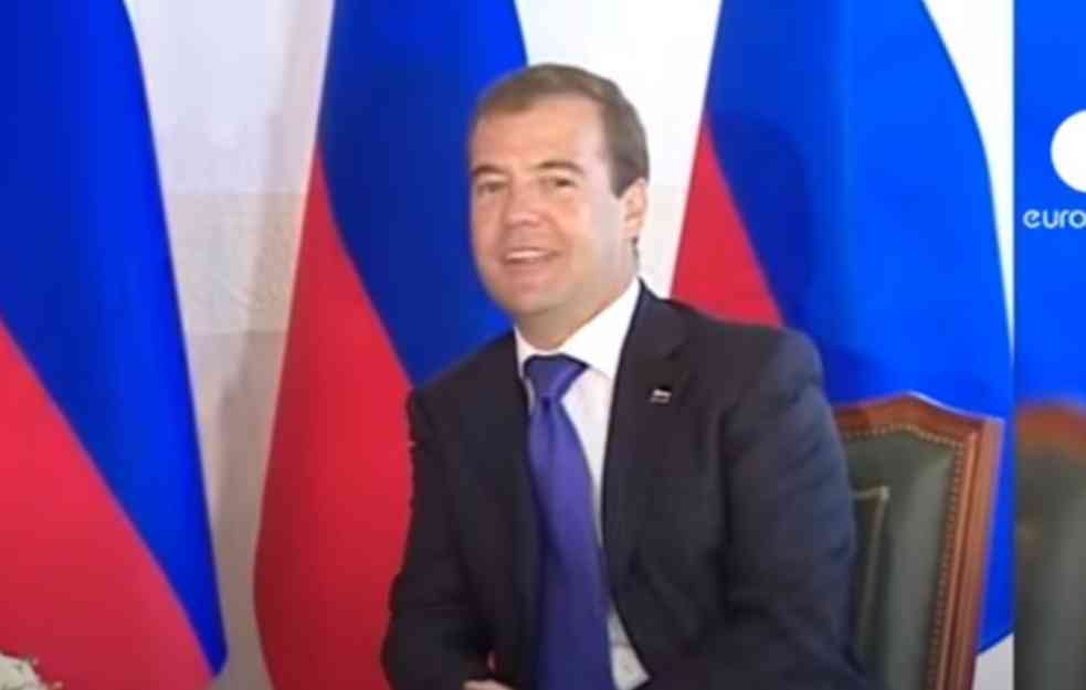 NATOVCI SU DRSKE NIŠTARIJE, SVE SMATRAJU ZA TOTALNE BUDALE! Medvedev upozorava EU: Vaši 