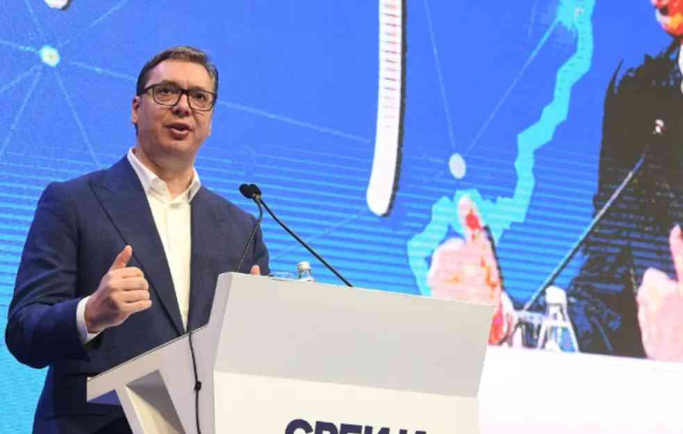 Vučić u Kraljevu: Gradiće se nov dijagnostički centar i zatvoreni bazen