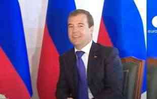 NATOVCI SU DRSKE NIŠTARIJE, SVE SMATRAJU ZA TOTALNE BUDALE! Medvedev upozorava EU: Vaši mirovnjaci u Ukrajini biće legitimna meta