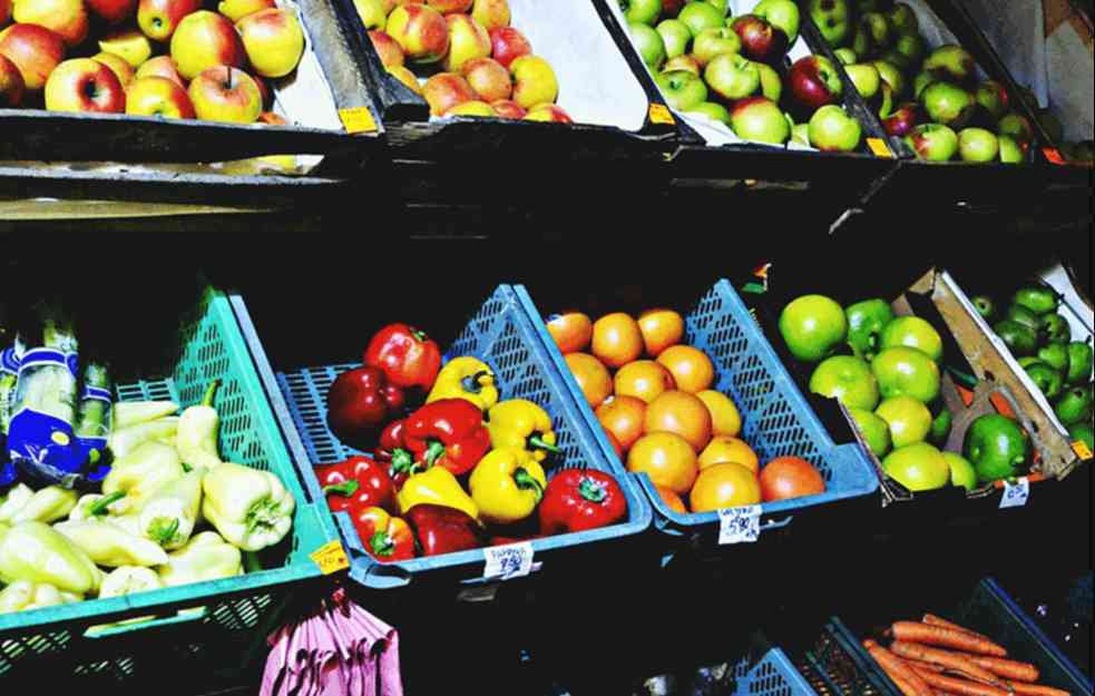 Vlada Makedonije snizila i zamrzla cene voća i povrća do kraja aprila
