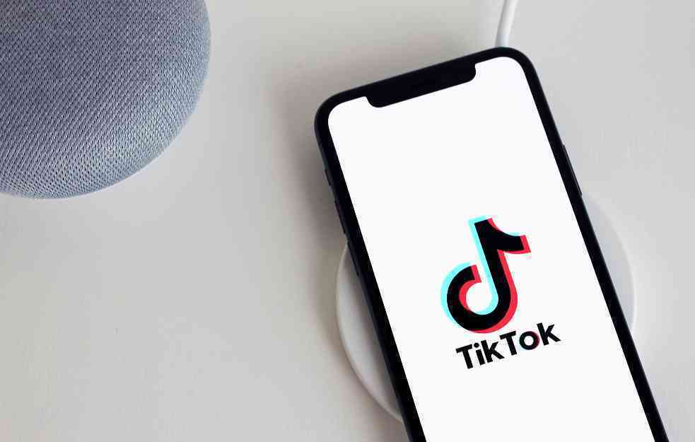 U Velikoj Britaniji kažnjen TikTok zbog ugrožavanja privatnosti dece 