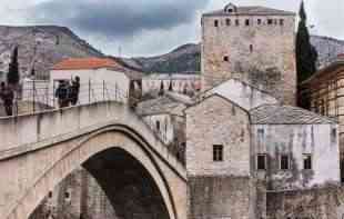 TRAGEDIJA: Gledala skokove sa Starog mosta u Mostaru pa nastradala