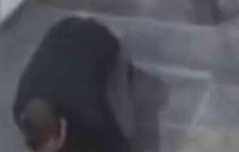 SNIMLJENO UBISTVO MILIJARDERA: Padao i puzao po pločniku, molio za pomoć ali niko nije prišao! (UZNEMIRUJUĆI VIDEO)