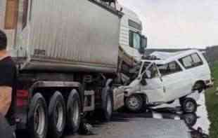 CRNI PETAK NA PUTEVIMA U SRBIJI : Žena stradala u sudaru sa kamionom kod Kanjiže