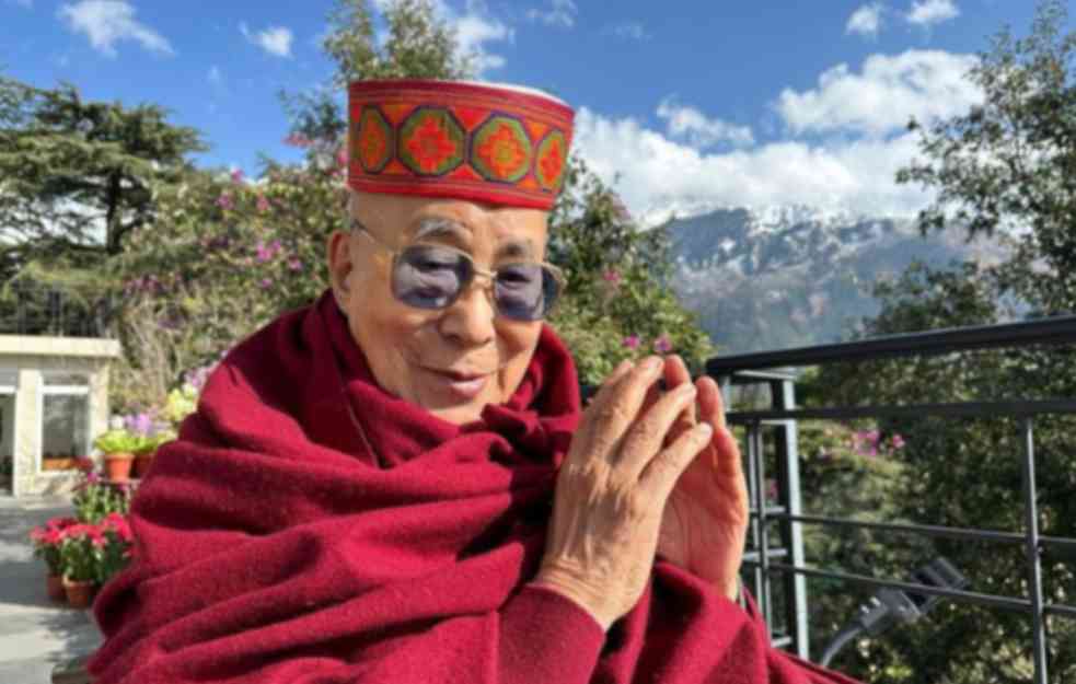 GROZOTA !Snimak koji ŠOKIRAO svet: Dalaj-lama se izvinio posle skandala sa dečakom! 