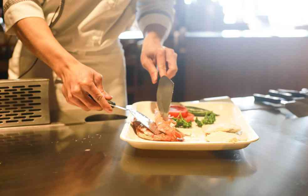 OVO BOLJE PRESKAČITE: Kuvari otkrili koju hranu nikad ne naručuju u restoranima
