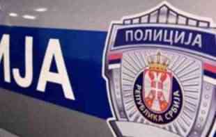 Muškarac nožem <span style='color:red;'><b>izbo policajca</b></span> u šaku: Horor u tržnom centru u Beogradu