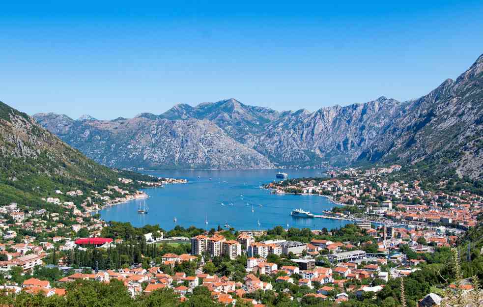 Crnogorci žale za ruskim turistima: „Niko ne plaća kao baćuške“