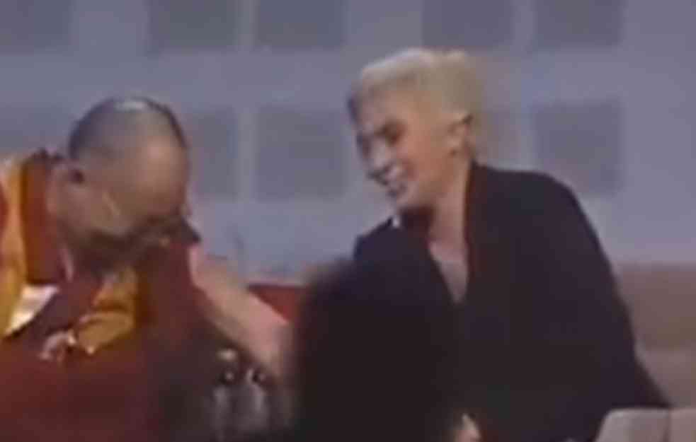 Dalaj Lama nasrtao i na Lejdi Gagu: Posle skandala s dečakom, isplivao nov snimak