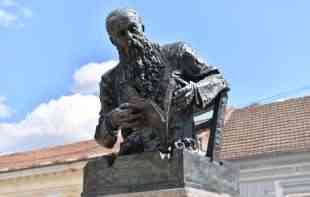 Rusija mi je <span style='color:red;'><b>otadžbina</b></span>, a Srbija domovina: U Vršcu otkriven spomenik slavisti Nikiti Tolstoju