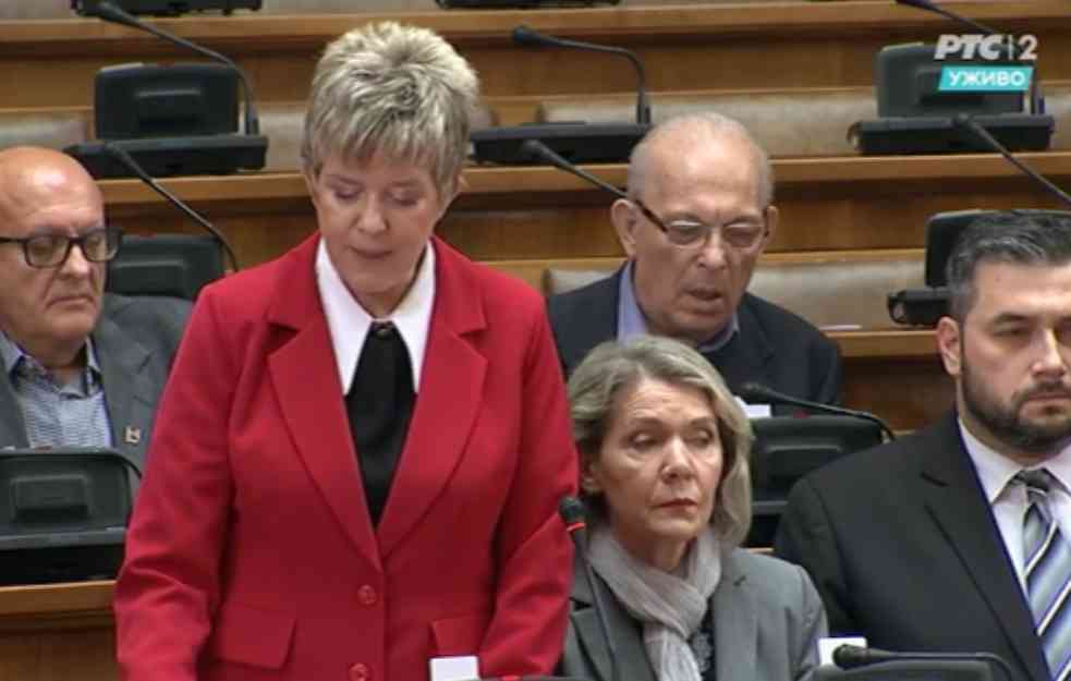 OVO IMA SAMO U SRBIJI! Hit snimak iz Skupštine: Poslanik spavao u Skupštini! (FOTO)