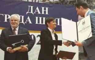 <span style='color:red;'><b>Ana Brnabić</b></span> i dr Radivoje Simić počasni građani Šapca
