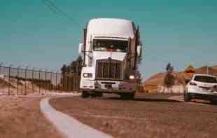 Kalifornija odobrava <span style='color:red;'><b>postepeno</b></span> ukidanje velikih kamiona sa dizel-motrima