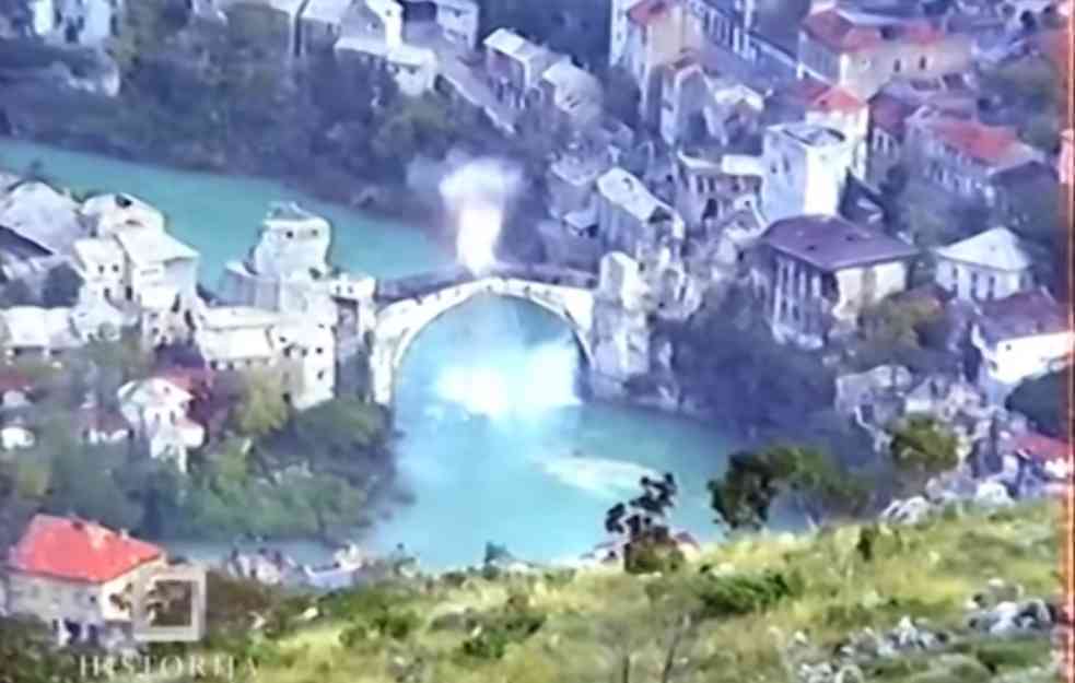 Pojavio se novi snimak granatiranja Starog mosta u Mostaru: Hrvatski vojnici se raduju (VIDEO)