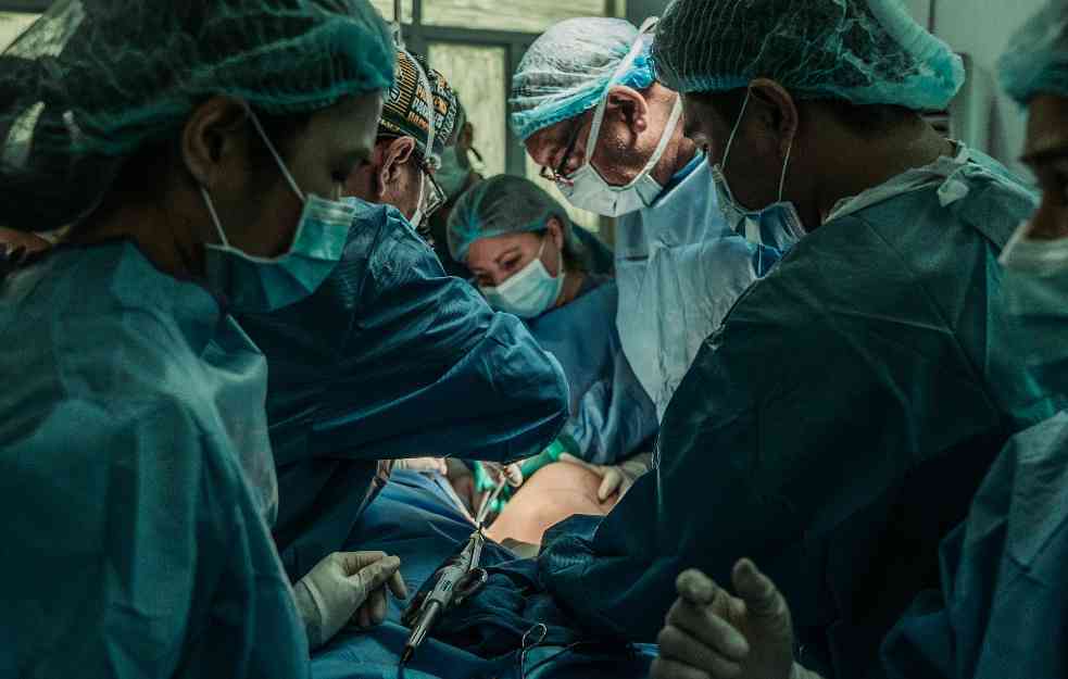 RFZO SAOPŠTIO: Četvrtina pacijenata za ugradnju veštačkog kuka i kolena u drugoj bolnici