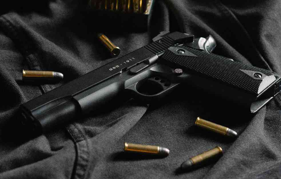 PRIVELA GA POLICIJA: Leskovčanin u svom dvorištu ispalio 14 metaka u vazduh