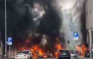 Eksplozija u centru Milana, vozila u plamenu (VIDEO)