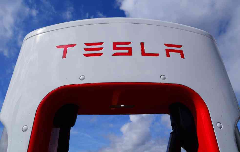 UDAR NA KOMPANIJU: Tesla povlači više od dva miliona vozila