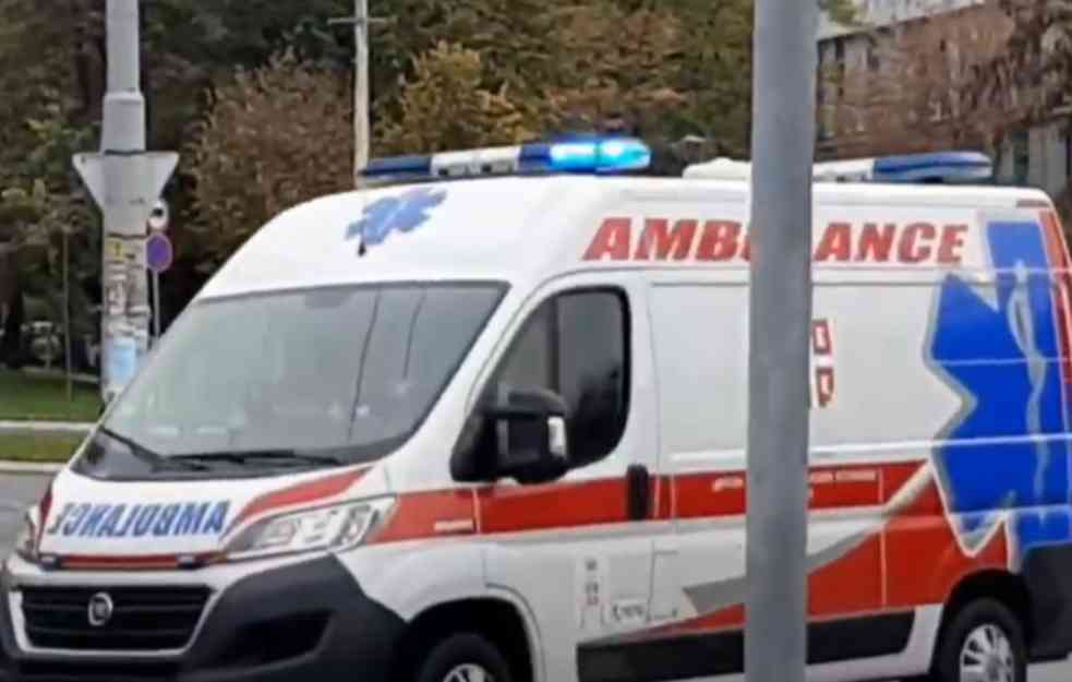 Automobil se prevrnuo na Pančevačkom mostu: Deca i roditelji prevezeni u bolnicu (FOTO)