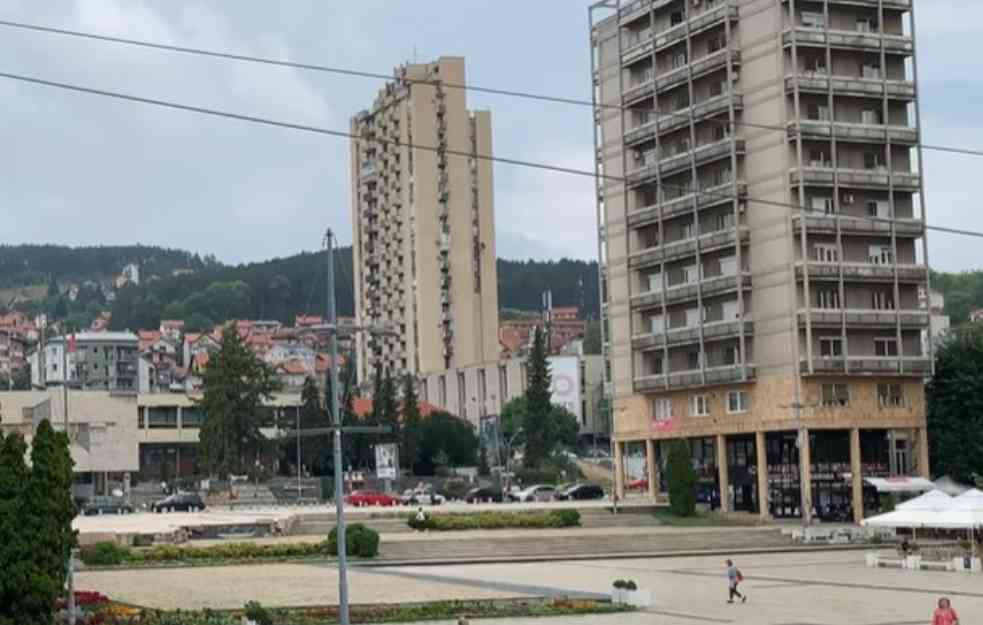 POŽAR U CENTRU UŽICA: Vatra zahvatila krov, reakcija DECE sve ODUŠEVILA!