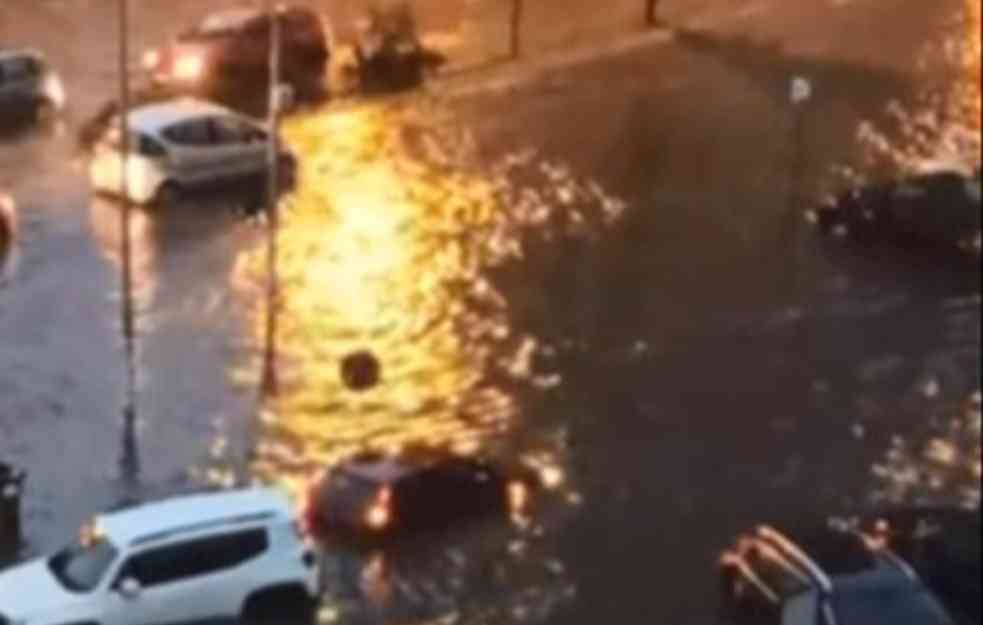 ŠOKANTNE SCENE U NOVOM SADU: Voda nosila sve pred sobom - potopljeni AUTOMOBILI, ljudi plivali! (VIDEO)