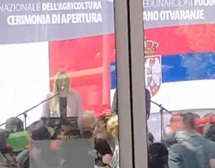 MINISTARKA POLJOPRIVREDE IZVIŽDANA NA SAJMU: Palo je i <span style='color:red;'><b>DOBACIVANJE</b></span> 