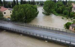 U Italiji više od 36.000 raseljenih i 14 stradalih u <span style='color:red;'><b>poplava</b></span>ma