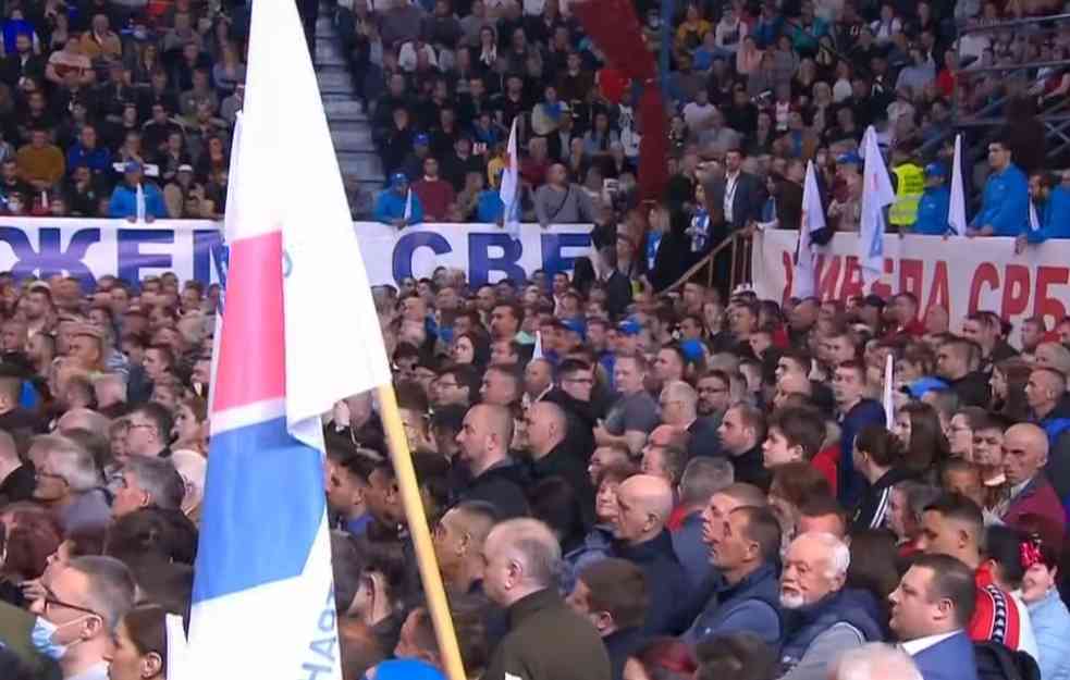 IZNAJMLJUJEM BABU I DEDU ZA VUČIĆEV MITING! Sprdnja po društvenim mrežama, cena 50 evra! IMA I FUL PAKET (FOTO)