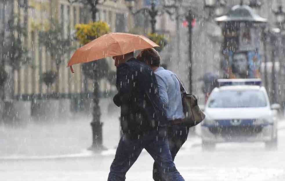 LOŠE VREME ZAHVATILO I HRVATSKU: Bujice nose šahte, saobraćaj se odvija otežano, temperature pale drastično