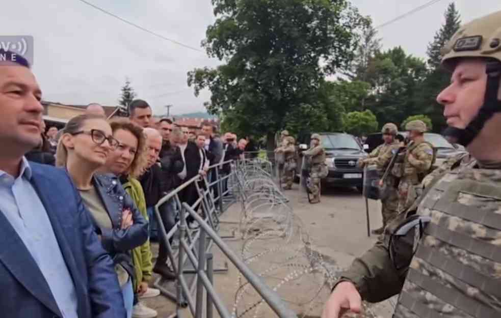 (UŽIVO) NOVA DRAMA NA KOSOVU I METOHIJI: U Zvečanu, Zubinom Potoku i Leposaviću Kfor i tzv. kosovska policija drže pod blokadom zgrade opština! (VIDEO)