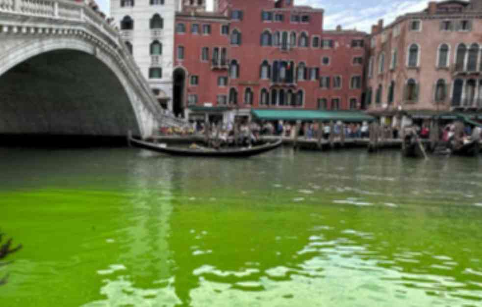 BOJA NIJE ŠTETNA, TVRDILI AKTIVISTI: Ekološki aktivisti u Veneciji obojili vodu u Velikom kanalu u zeleno