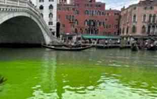 Voda u poznatom italijanskom kanalu pozelenela zbog tečnost koju koriste <span style='color:red;'><b>vodoinstalater</b></span>i