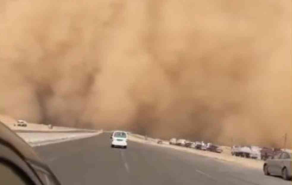 PESAK IZAZVAO APOKALIPSU U EGIPTU! U Kairu  sve postalo narandžasto, oluja „zgnječila“ četiri vozila na autoputu (VIDEO)